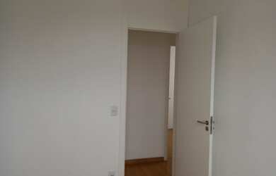 Imagem: O apartamento possui 3 Dormitórios, 1 Banheiro, 1 Vaga na garagem