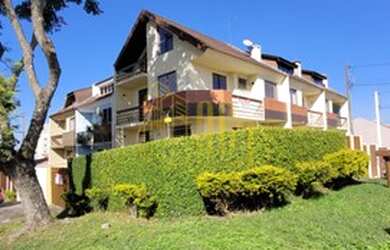 Imagem: A casa possui 3 Dormitórios, 3 Banheiros, 2 Vagas na garagem