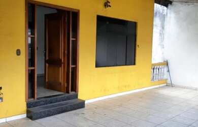 Imagem: A casa possui 3 Dormitórios, 3 Banheiros, 3 Vagas na garagem