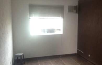 Imagem 6: Aluga Galpão com mezanino, possui 300 metros e 3 banheiros, na Vila Campo...