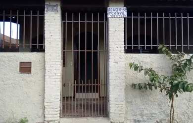 Imagem: A casa possui 2 Dormitórios, 1 Banheiro, 2 Vagas na garagem