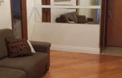 Imagem: O apartamento possui 2 Dormitórios, 1 Banheiro, 1 Vaga na garagem