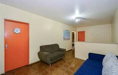 Imagem: A casa possui 3 Dormitórios, 3 Banheiros, 4 Vagas na garagem