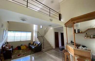 Imagem: A casa possui 3 Dormitórios, 5 Banheiros, 4 Vagas na garagem