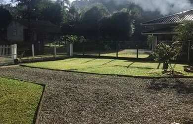 Imagem: A casa possui 3 Dormitórios, 1 Banheiro, 1 Vaga na garagem