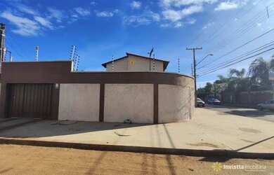 Imagem: A casa possui 3 Dormitórios, 3 Banheiros, 3 Vagas na garagem