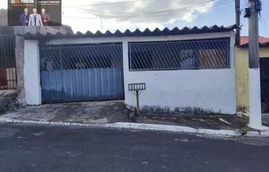 Imagem: A casa possui 2 Dormitórios, 1 Banheiro, 2 Vagas na garagem