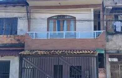 Imagem: A casa possui 4 Dormitórios, 2 Banheiros, 1 Vaga na garagem