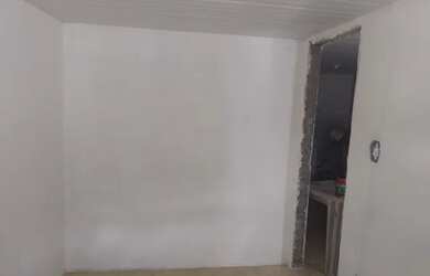 Imagem: A casa possui 2 Dormitórios, 1 Banheiro, 1 Vaga na garagem