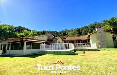 Imagem: A casa possui 4 Dormitórios, 5 Banheiros, 3 Vagas na garagem