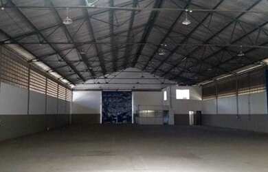 Imagem: O depósito possui 5 Vagas na garagem, 1.000m² de Área e