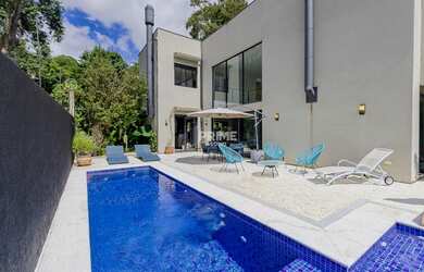 Imagem: Casa no Parque Tanguá, piscina, 280m, 1 suíte e 2 demi, piso