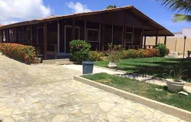 Imagem: A casa possui 4 Dormitórios, 3 Banheiros, 5 Vagas na garagem