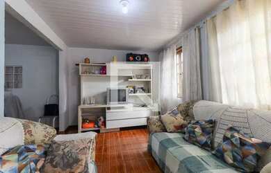 Imagem: A casa possui 3 Dormitórios, 2 Banheiros, 1 Vaga na garagem