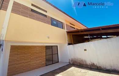 Imagem: A casa possui 3 Dormitórios, 3 Banheiros, 1 Vaga na garagem