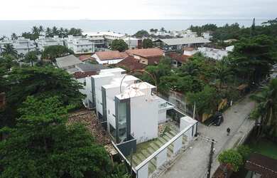 Imagem: A casa em condomínio possui 4 Dormitórios, 3 Banheiros, 2