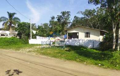 Imagem: A casa possui 2 Dormitórios, 1 Banheiro, 3 Vagas na garagem
