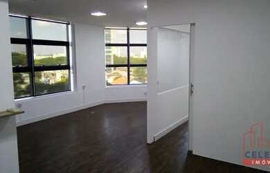 Imagem: O depósito possui 1 Vaga na garagem, 48m² de Área e está