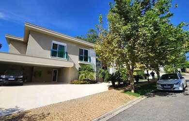 Imagem: A casa em condomínio possui 4 Dormitórios, 5 Banheiros, 5