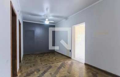 Imagem: A casa possui 4 Dormitórios, 2 Banheiros, 120m² de Área