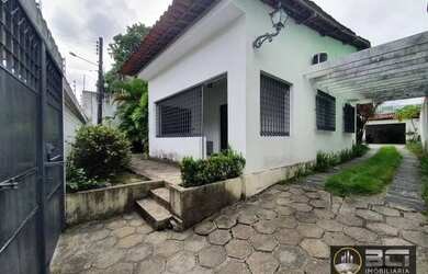 Imagem: A casa possui 1 Dormitório, 5 Banheiros, 2 Vagas na garagem