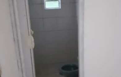 Imagem: A casa possui 1 Dormitório, 1 Banheiro, 1 Vaga na garagem e