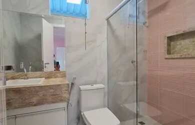 Imagem: A casa possui 4 Dormitórios, 3 Banheiros, 3 Vagas na garagem