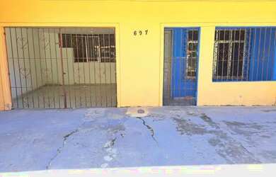 Imagem: A casa possui 2 Dormitórios, 2 Banheiros, 1 Vaga na garagem