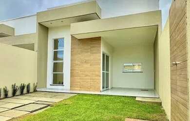 Imagem: A casa possui 2 Dormitórios, 2 Banheiros, 2 Vagas na garagem