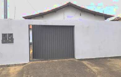 Imagem: A casa possui 2 Dormitórios, 2 Banheiros, 5 Vagas na garagem