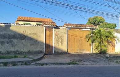 Imagem: A casa possui 2 Dormitórios, 1 Banheiro, 1 Vaga na garagem
