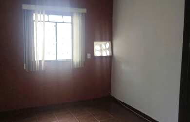 Imagem: A casa possui 3 Dormitórios, 2 Banheiros, 1 Vaga na garagem