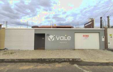 Imagem: A casa possui 3 Dormitórios, 3 Banheiros, 2 Vagas na garagem