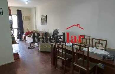 Imagem: O apartamento possui 1 Dormitório, 2 Banheiros, 1 Vaga na garagem