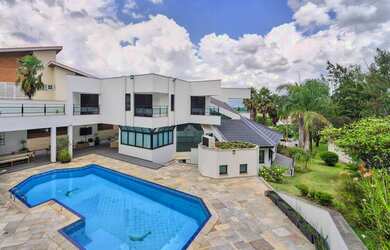 Imagem: A casa em condomínio possui 5 Dormitórios, 3 Banheiros, 5