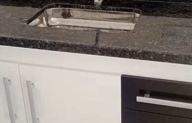 Imagem: O apartamento possui 2 Dormitórios, 1 Banheiro, 1 Vaga na garagem