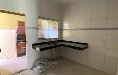 Imagem: A casa possui 2 Dormitórios, 1 Banheiro, 1 Vaga na garagem