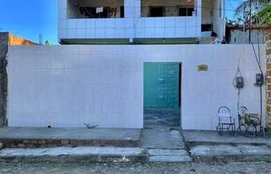 Imagem: A casa possui 4 Dormitórios, 3 Banheiros, 1 Vaga na garagem