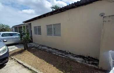 Imagem: A casa possui 2 Dormitórios, 2 Banheiros, 2 Vagas na garagem