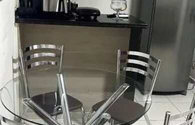 Imagem: O apartamento possui 1 Dormitório, 1 Banheiro e 1 Vaga na garagem