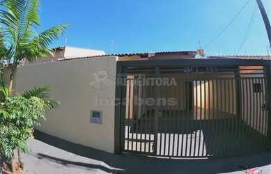 Imagem: A casa possui 2 Dormitórios, 1 Banheiro, 2 Vagas na garagem