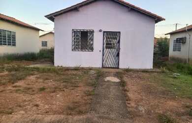 Imagem: A casa possui 2 Dormitórios, 1 Banheiro e está localizado