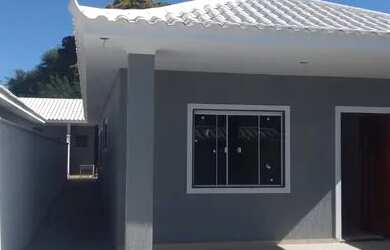 Imagem: A casa possui 2 Dormitórios, 2 Banheiros, 2 Vagas na garagem