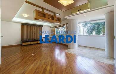 Imagem: O apartamento possui 4 Dormitórios, 5 Banheiros, 4 Vagas na