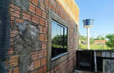 Imagem: A casa possui 2 Dormitórios, 1 Banheiro e 1 Vaga na garagem