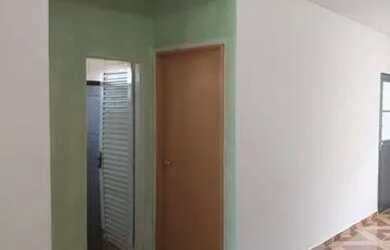 Imagem: A casa possui 2 Dormitórios, 1 Banheiro, 2 Vagas na garagem