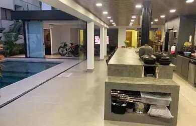 Imagem: A casa em condomínio possui 5 Dormitórios, 5 Banheiros, 5