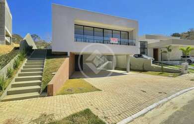 Imagem: A casa em condomínio possui 4 Dormitórios, 3 Banheiros, 3