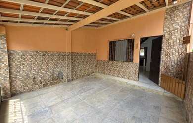 Imagem: A casa possui 2 Dormitórios, 1 Banheiro, 1 Vaga na garagem