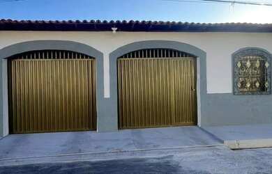 Imagem: A casa possui 4 Dormitórios, 1 Banheiro, 2 Vagas na garagem